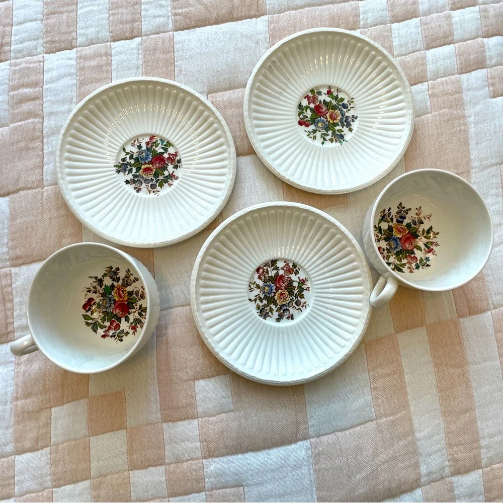 ADORABLE Wedgwood Edme Conway Sets, 2 Cups and 3 Saucers,‎ Vintage